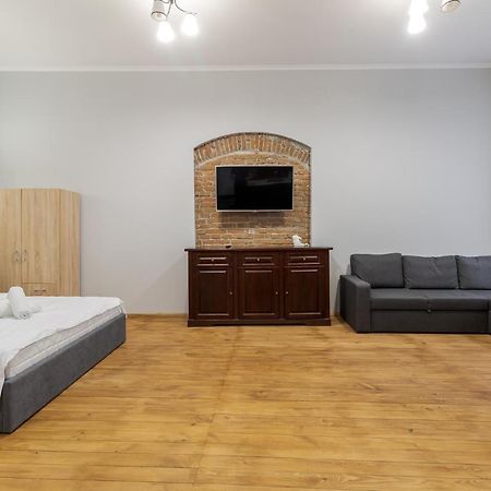 Apartment On Stavropihiiska Street 3 リヴィウ エクステリア 写真