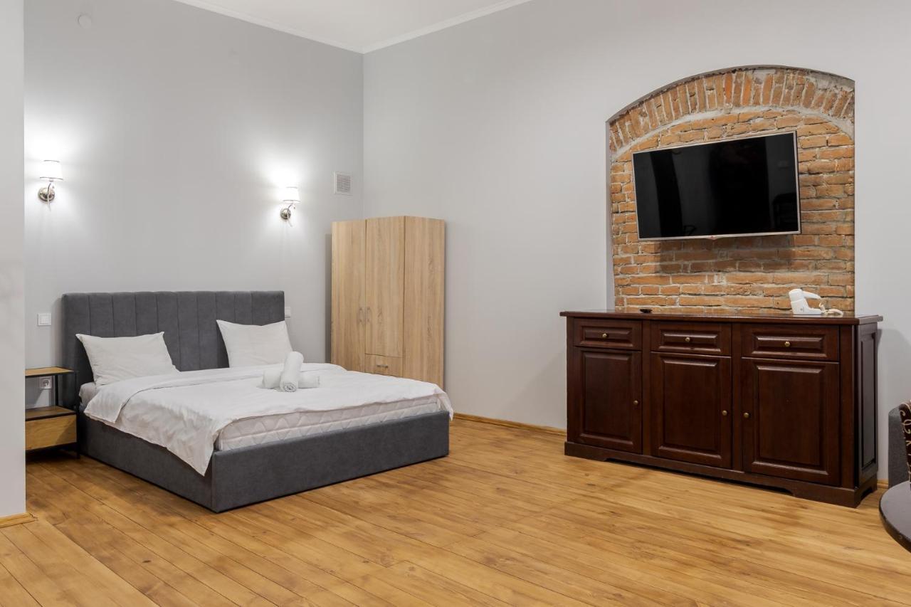 Apartment On Stavropihiiska Street 3 リヴィウ エクステリア 写真