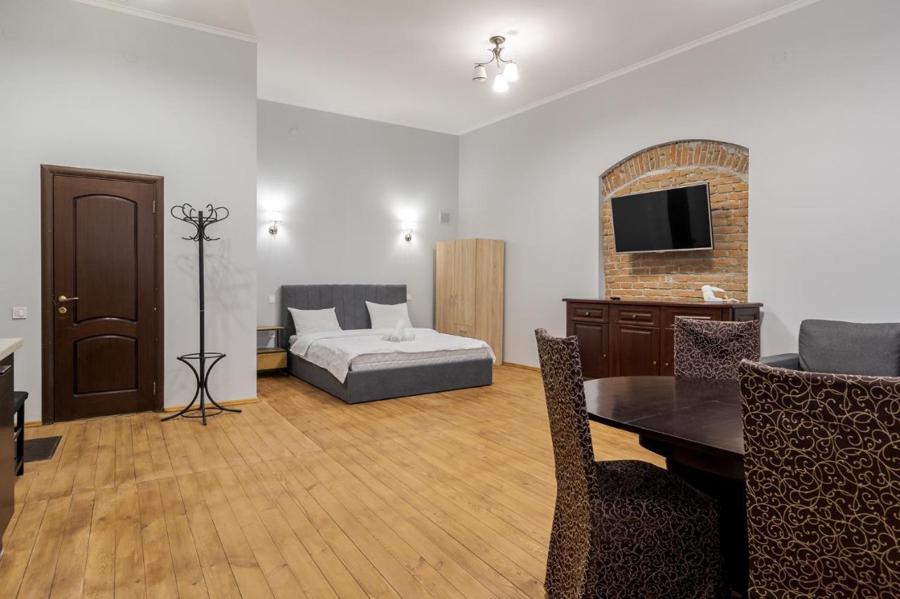 Apartment On Stavropihiiska Street 3 リヴィウ エクステリア 写真