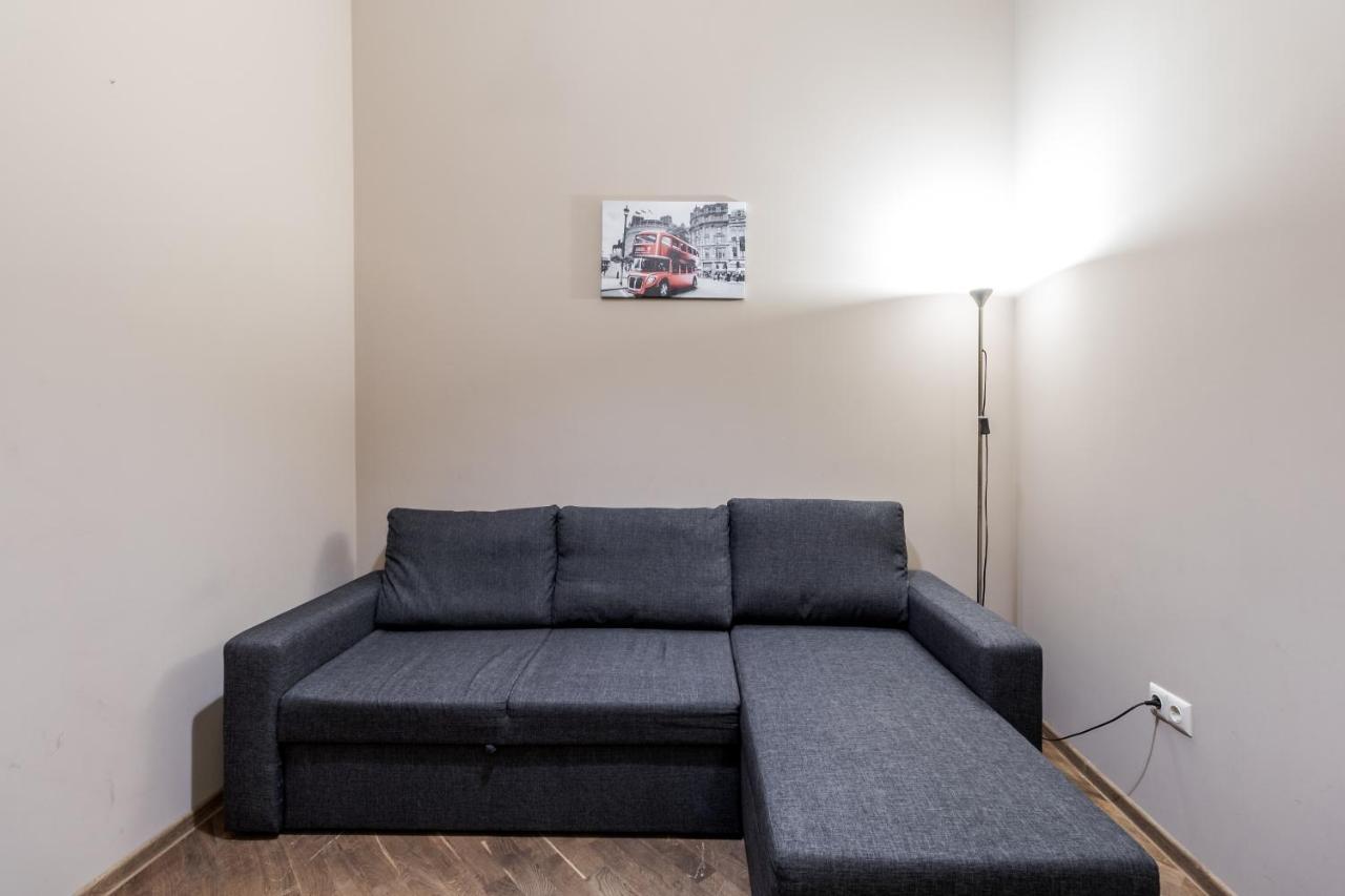 Apartment On Stavropihiiska Street 3 リヴィウ エクステリア 写真