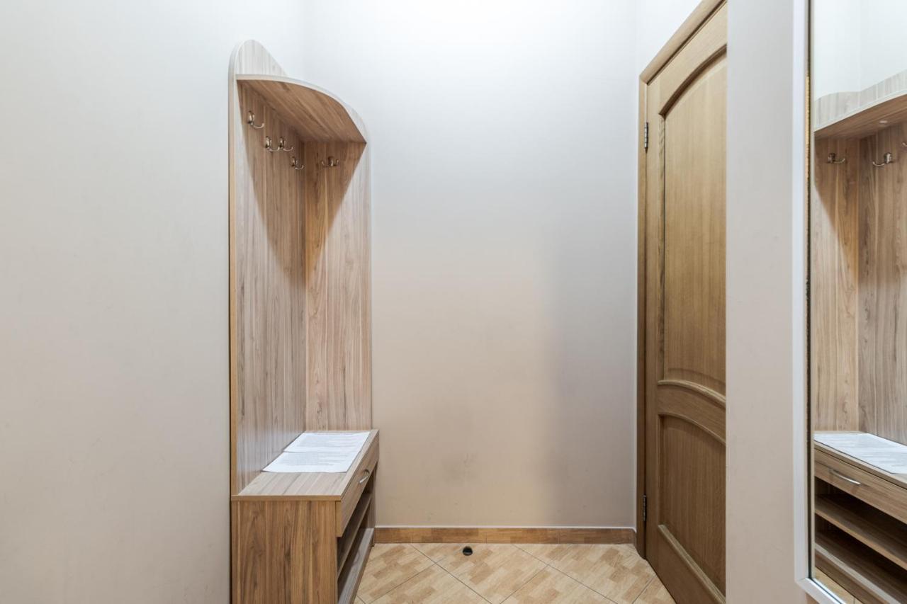 Apartment On Stavropihiiska Street 3 リヴィウ エクステリア 写真