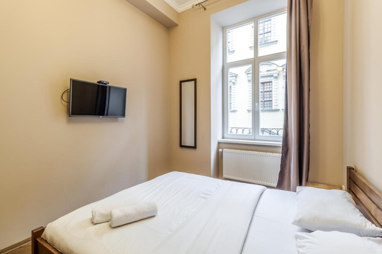 Apartment On Stavropihiiska Street 3 リヴィウ エクステリア 写真
