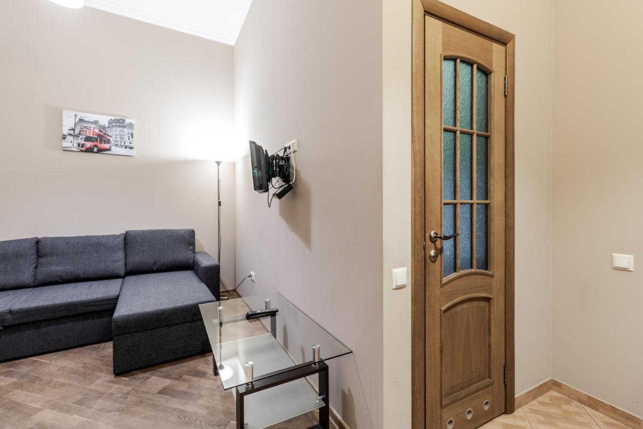 Apartment On Stavropihiiska Street 3 リヴィウ エクステリア 写真