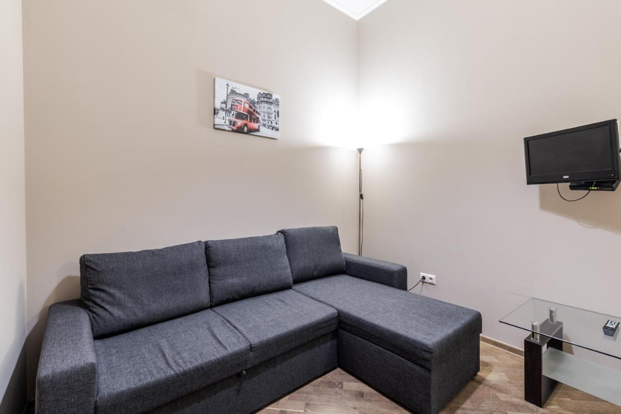 Apartment On Stavropihiiska Street 3 リヴィウ エクステリア 写真