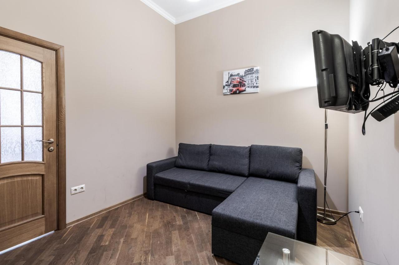 Apartment On Stavropihiiska Street 3 リヴィウ エクステリア 写真
