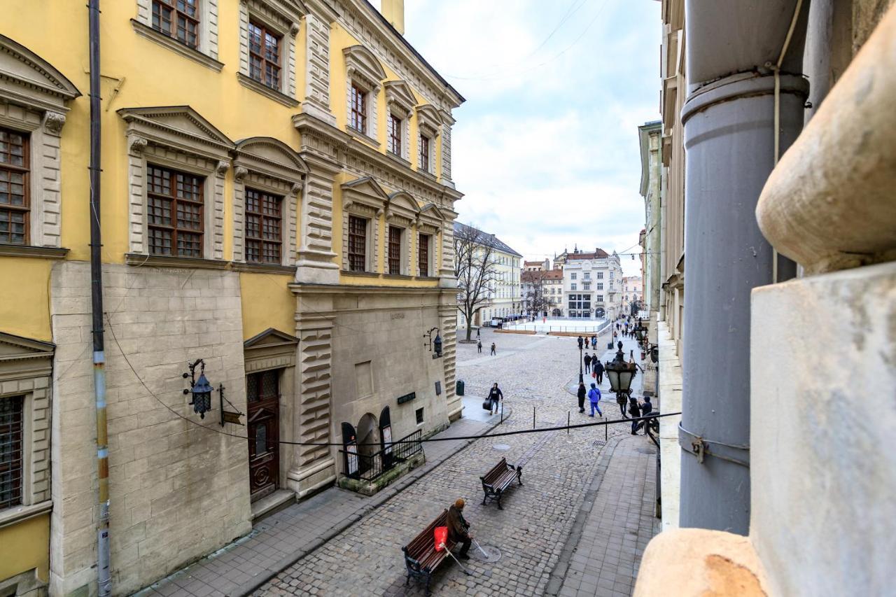 Apartment On Stavropihiiska Street 3 リヴィウ エクステリア 写真
