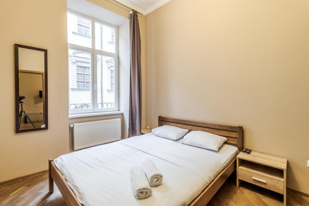 Apartment On Stavropihiiska Street 3 リヴィウ エクステリア 写真